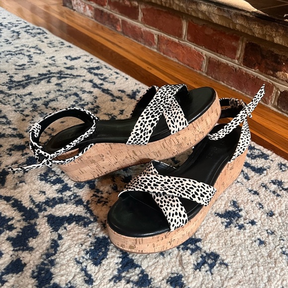 NWOB Gianni Bini Zeeah Cheetah Print Suede Leather Upper Cross Band Cork… - Picture 3 of 5